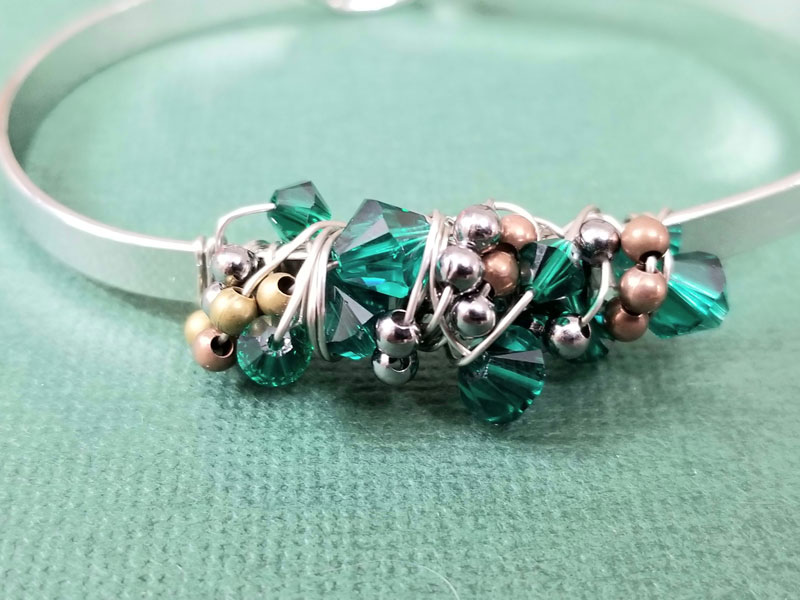 Making a Memory Wire bracelet (Tip) - Lima Beads