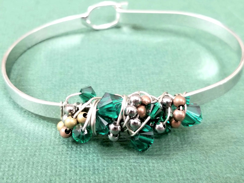 DIY Gemstone Wire Wrapped Bracelet * Moms and Crafters