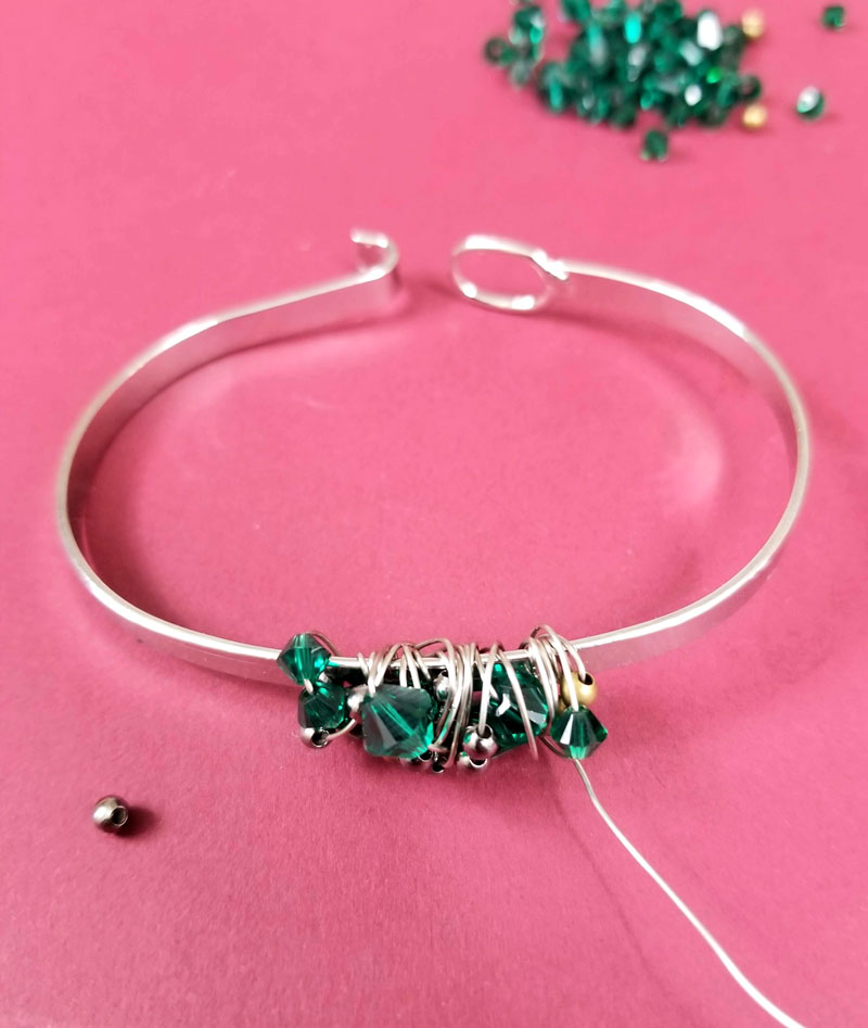 How to Make Wire Wrapped Bracelets - Clumsy Crafter