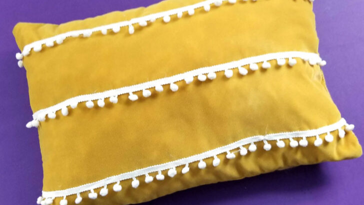 DIY Pom Pom Pillow Instructions