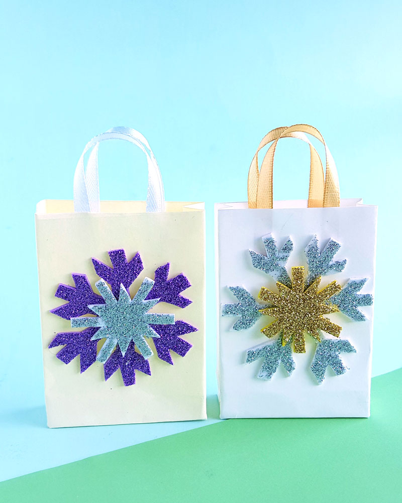 How to Make a Gift Bag out of Wrapping Paper * Moms and