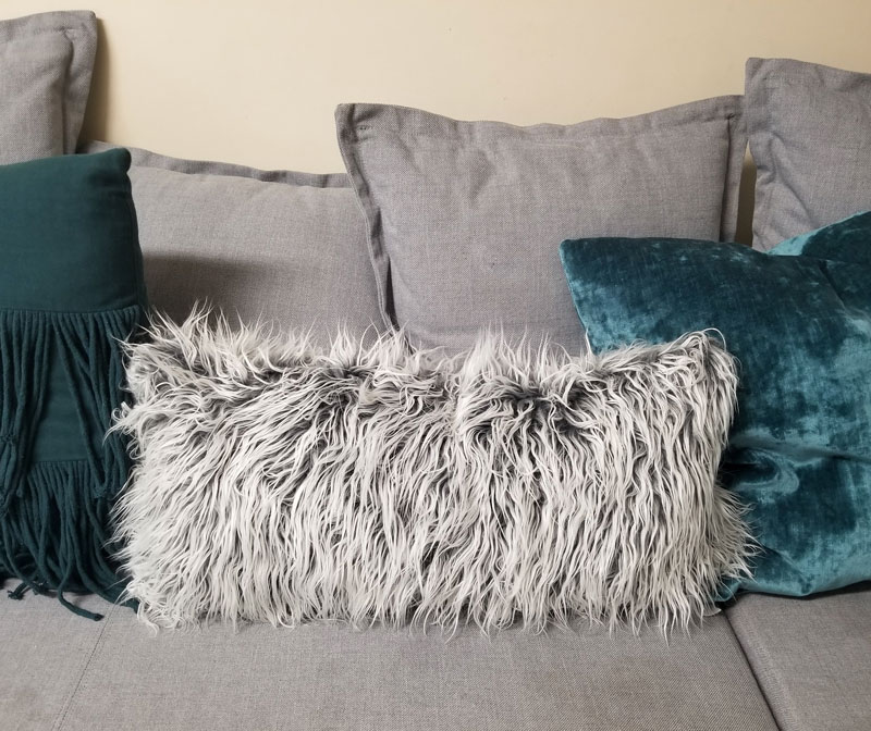 DIY Fur Pillow - How to Sew with Faux Fur for your living room!