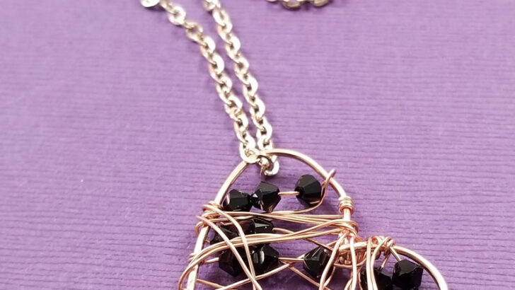 Make these stupid simple DIY heart pendants!
