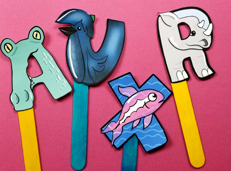 Print and Craft the Cutest Animal Alphabet Puppets! * Moms and Crafters