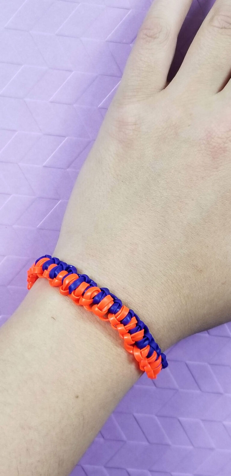 How to Make a Gimp bracelet 3 Ways * Moms and Crafters