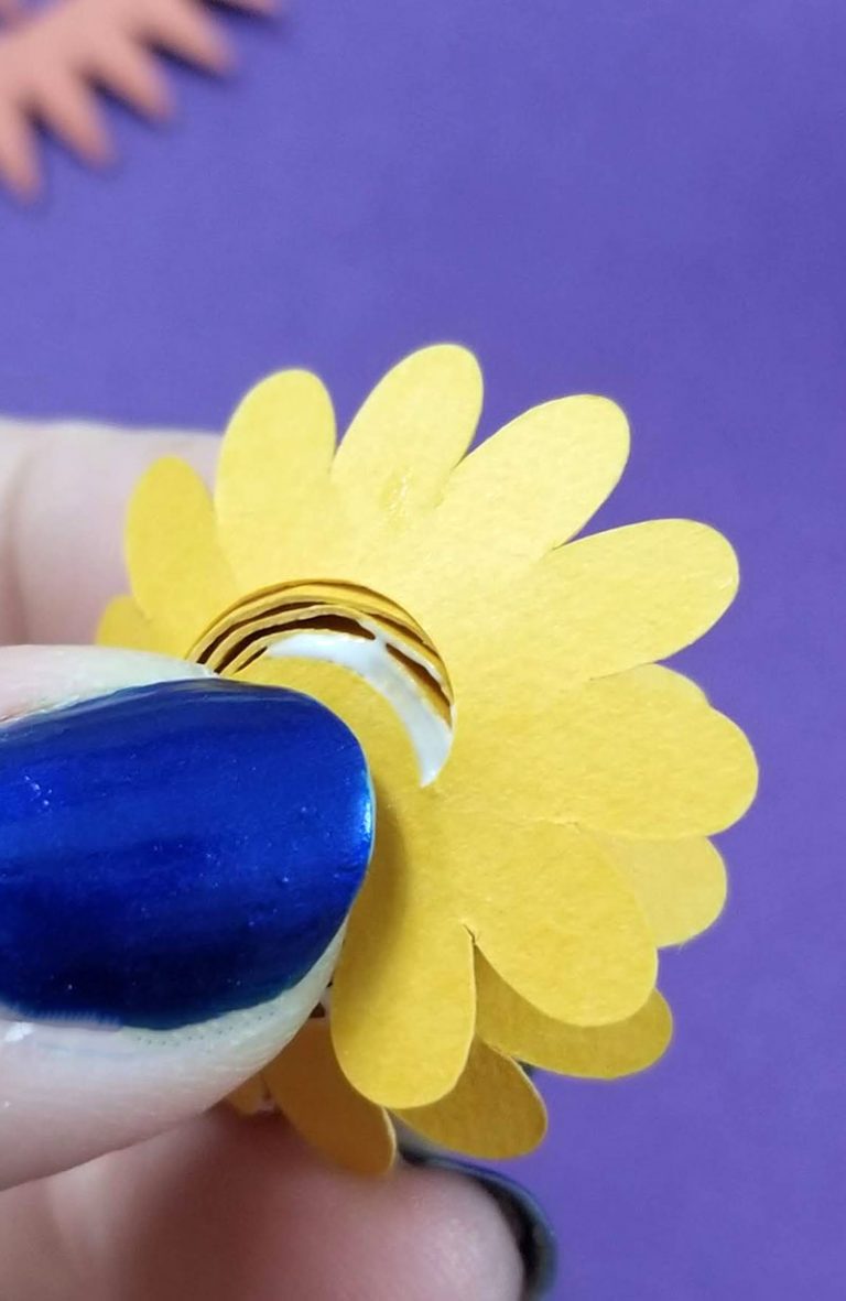 How to make paper flowers with Cricut * Moms and Crafters