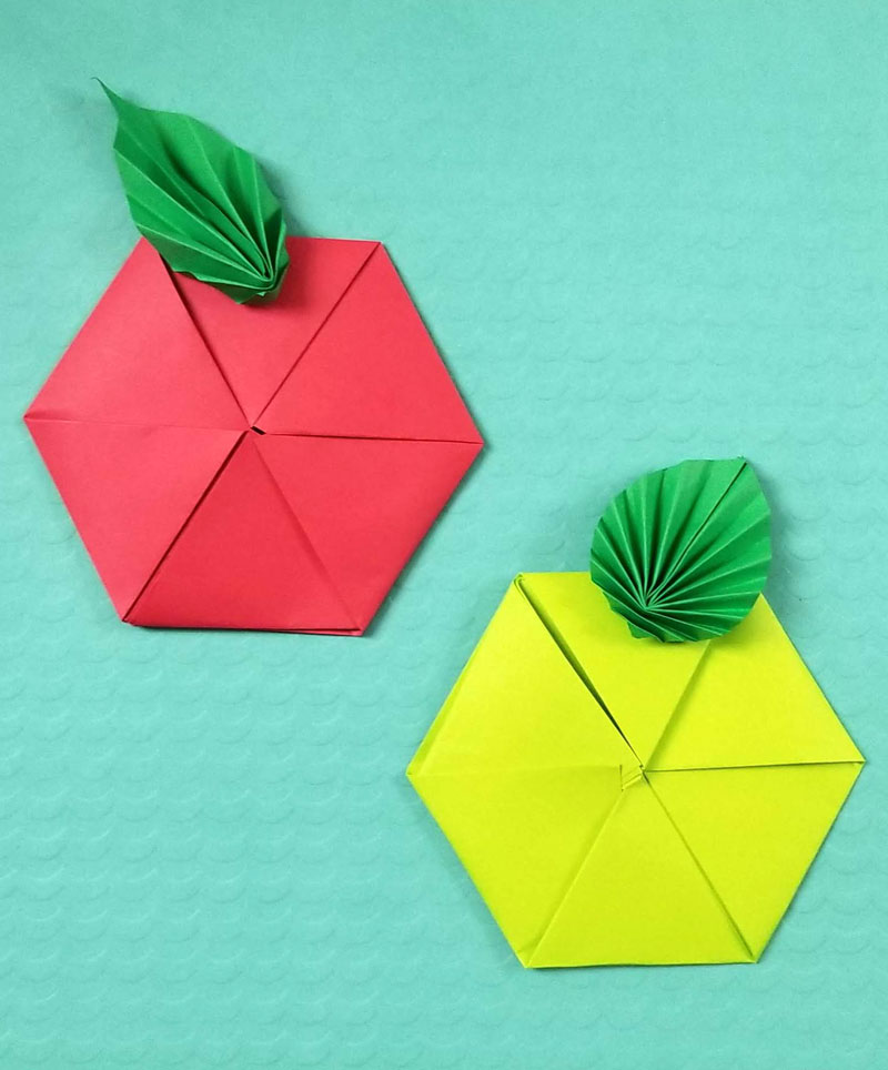 Origami Apple - Beginner Origami * Moms and Crafters