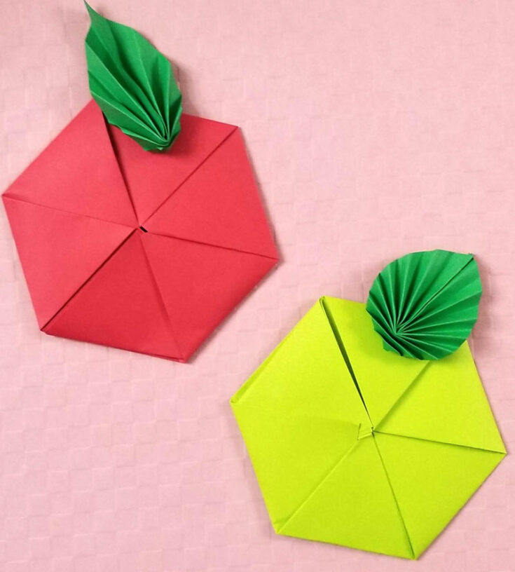 Origami Apple - Beginner Origami * Moms and Crafters
