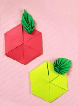 Origami Apple - Beginner Origami * Moms and Crafters