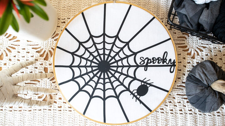 Cricut Halloween Decor – Spider Web Hoop Art – free SVG