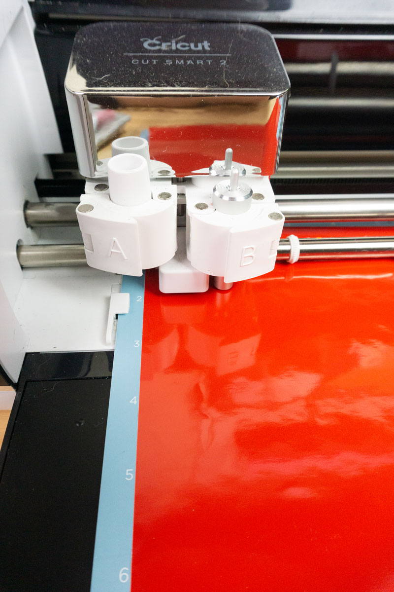 Cutting Home Alone decor with the cricut Explore Air 2