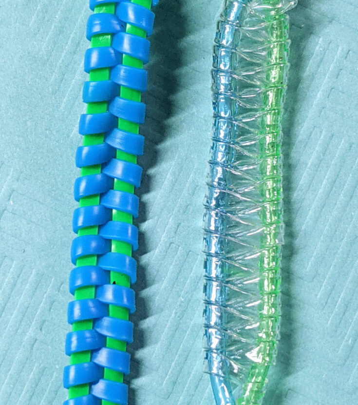 Zipper Stitch Lanyard Boondoggle Tutorial * Moms and Crafters