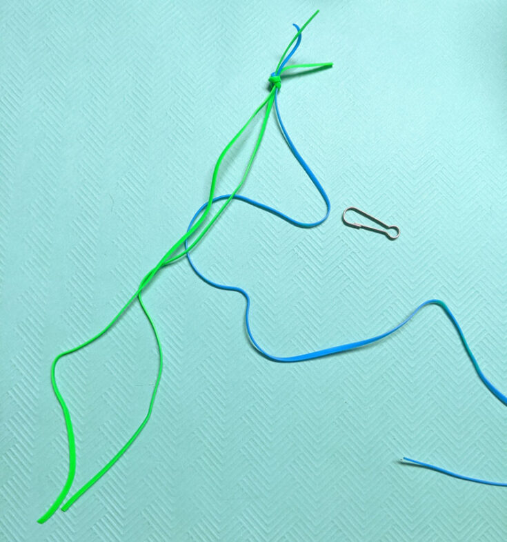 Zipper Stitch Lanyard Boondoggle Tutorial * Moms and Crafters