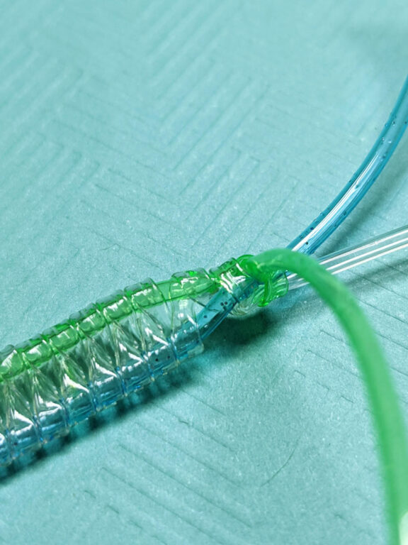 Zipper Stitch Lanyard Boondoggle Tutorial * Moms and Crafters