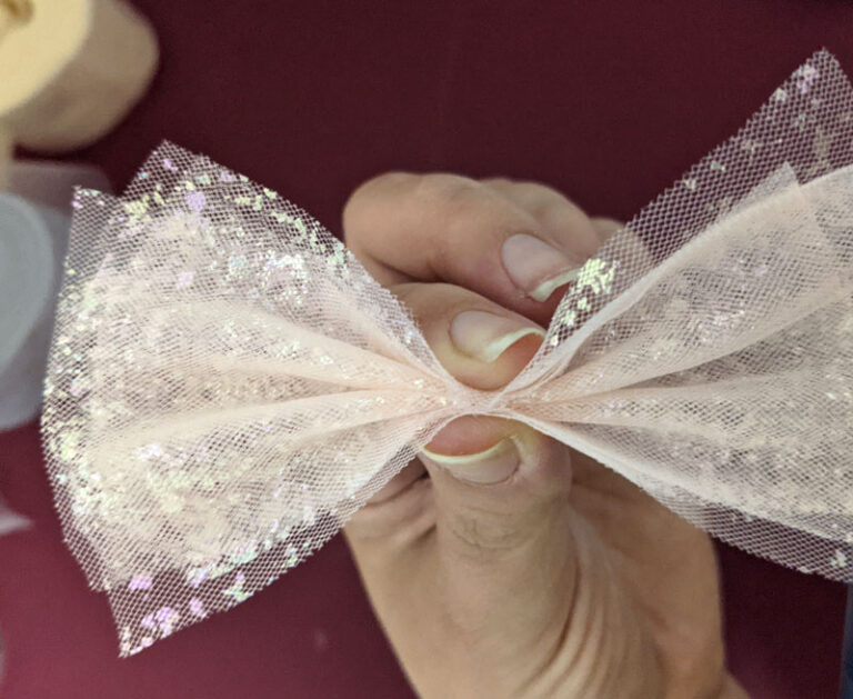 How to Make a Tulle Bow * Moms and Crafters