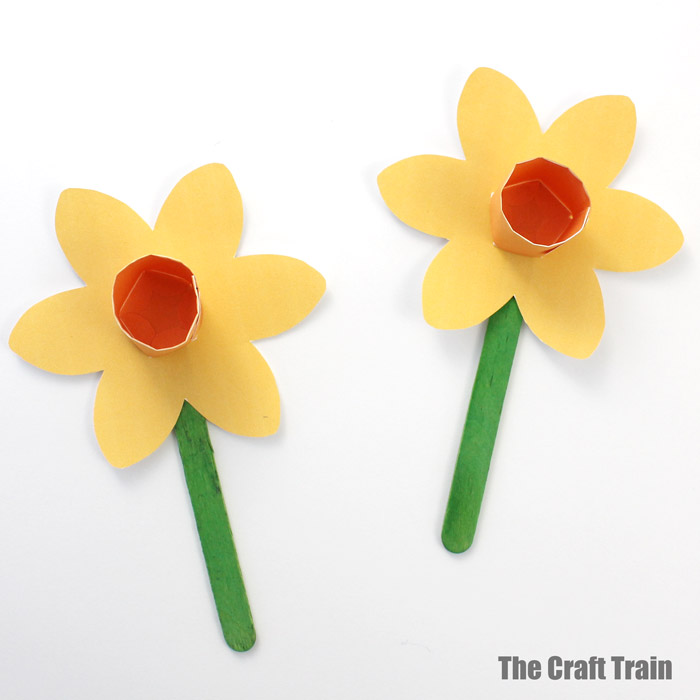 Tissue paper flowers - The Craft Train