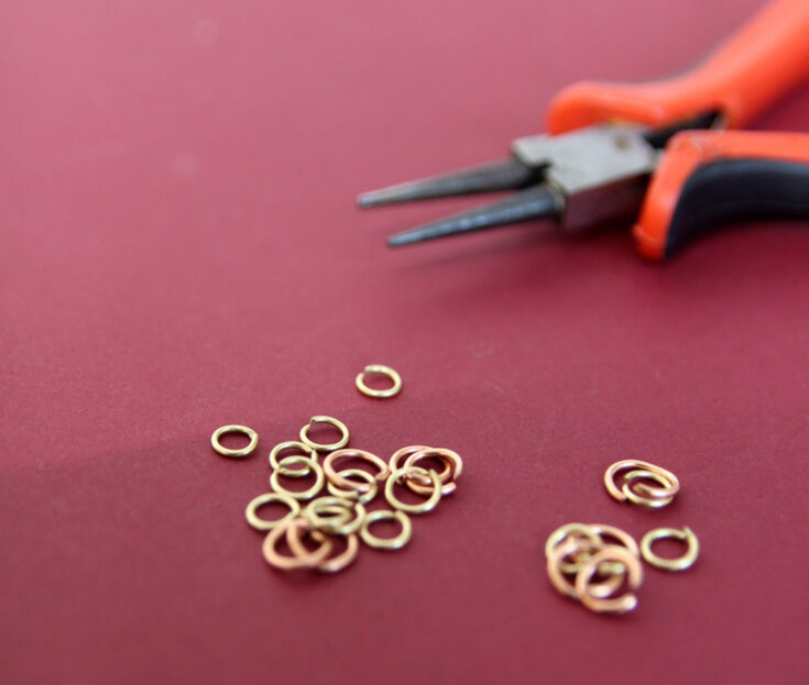 How to Make Jump Rings from Scratch * Moms and Crafters