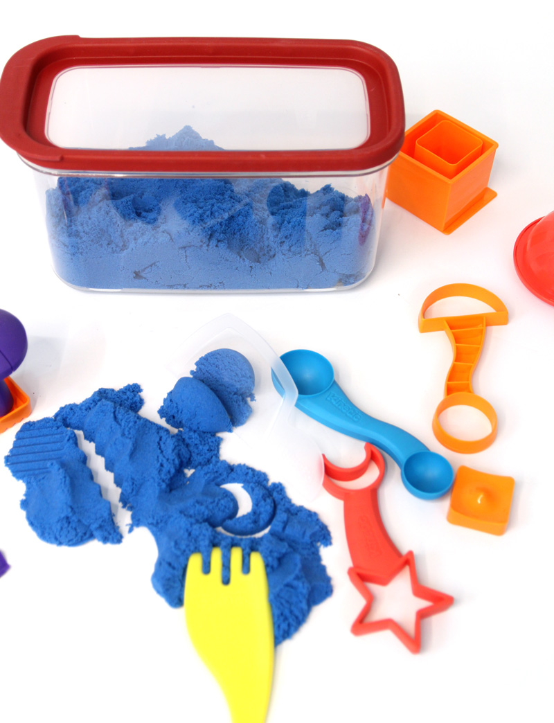 Beach Kinetic Sand & Shell Sensory Bin