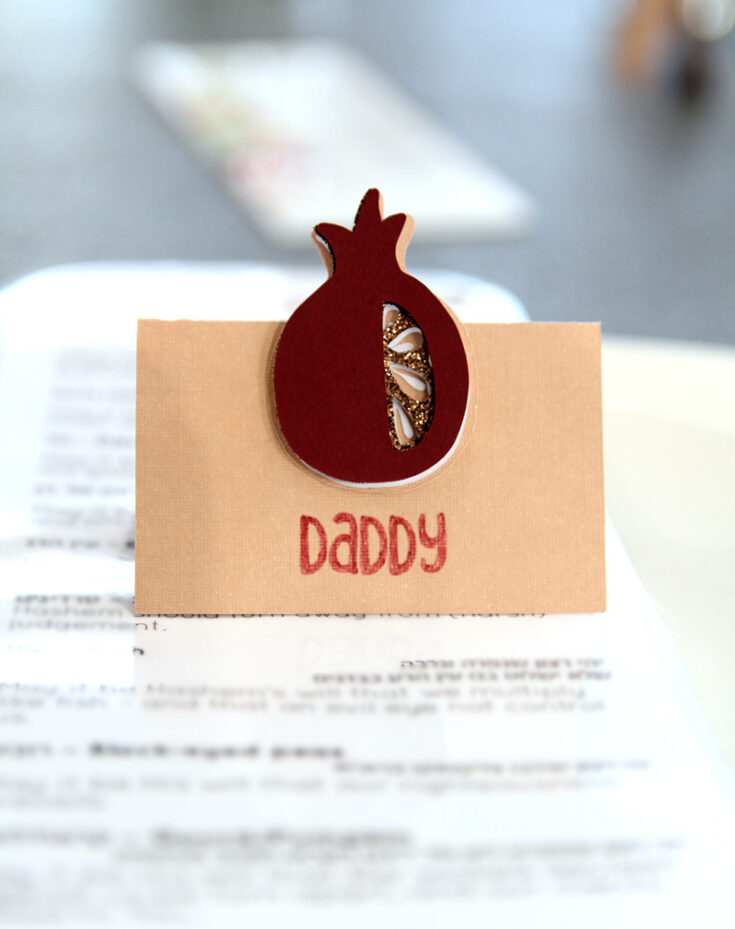 Cricut Place Cards with a Free SVG * Moms and Crafters