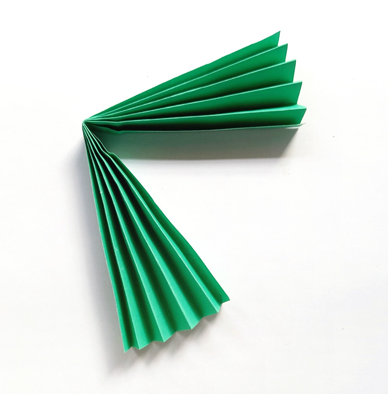 PBS KIDS on X: Make a flower stem with green construction paper, folding  it into an accordion.  / X