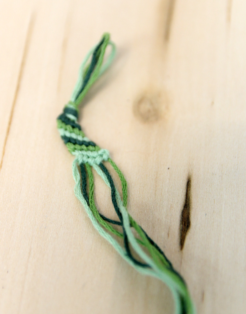 5 Important Friendship Bracelet Knots with step by step intructions