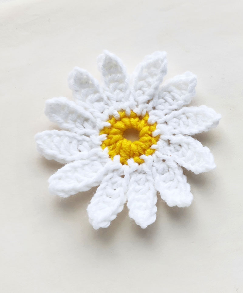 Free Daisy Crochet Pattern * Moms and Crafters