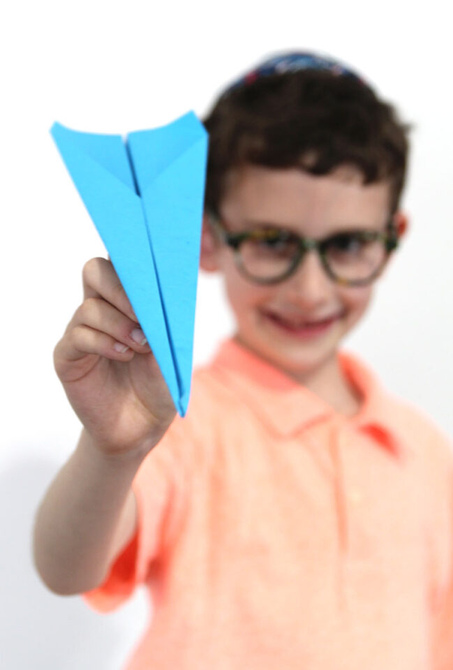 How to make a fast paper airplane * Moms and Crafters