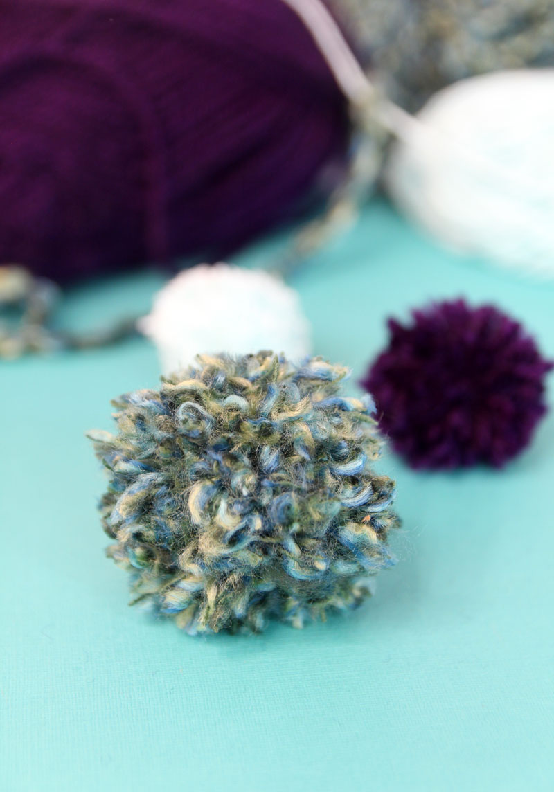 How to Make Pom Poms with a Fork {Mini Pom Poms}  How to make a pom pom,  Pom pom keychain diy, Pom pom crafts