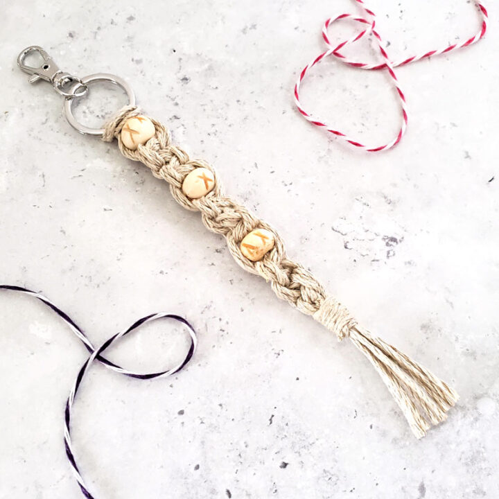 Macrame Keychain - Classic Hemp Cord Craft * Moms and Crafters