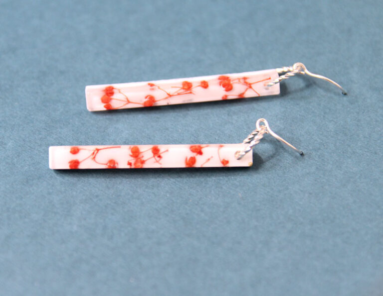 How to Make Resin Earrings * Moms and Crafters