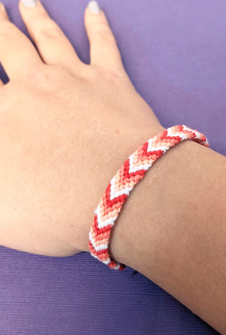 Chevron Friendship Bracelet Pattern 5 Ways * Moms and Crafters