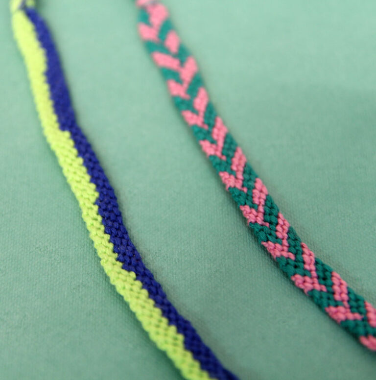 Chevron Friendship Bracelet Pattern 5 Ways * Moms and Crafters