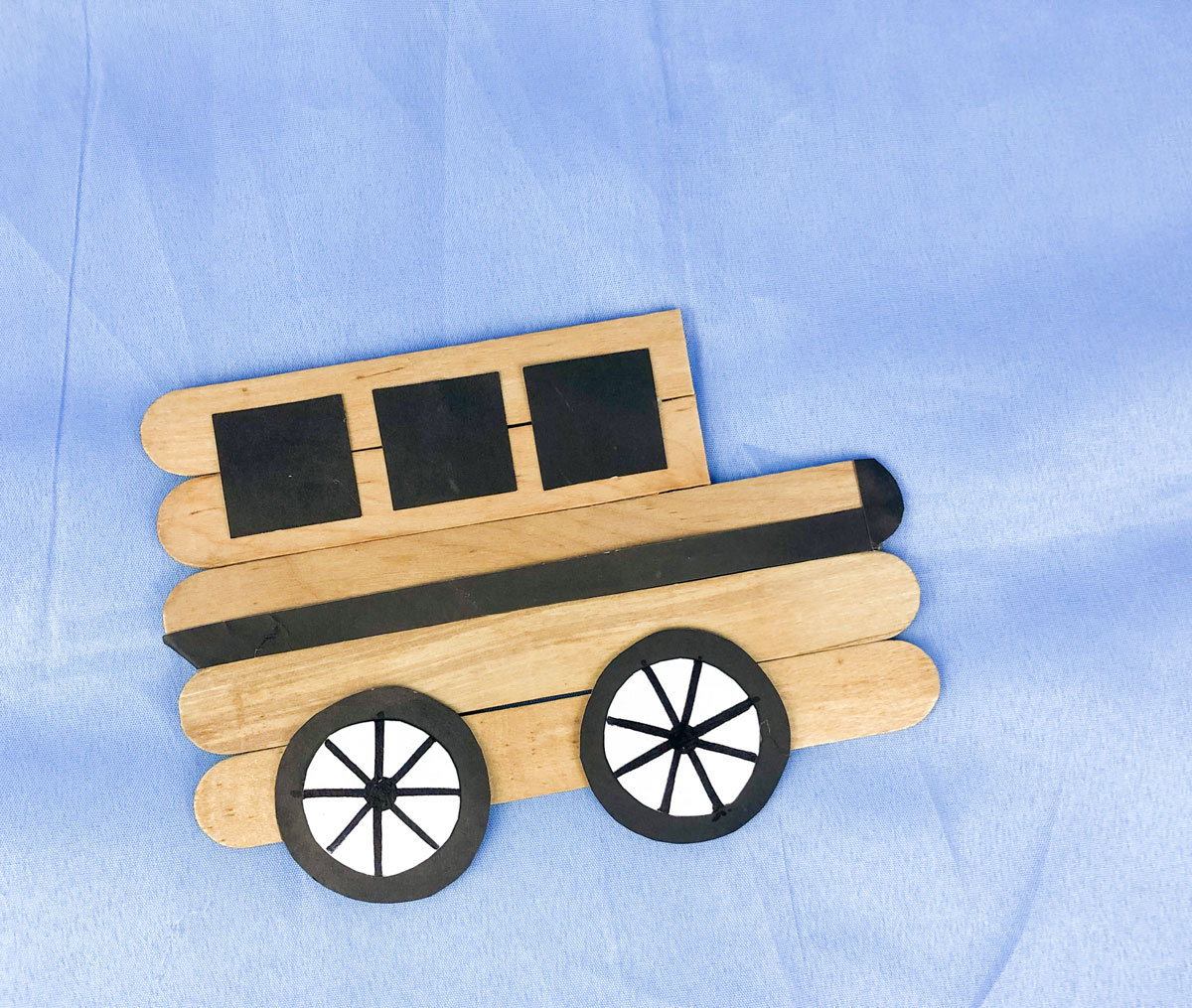 Easy School Bus Craft from Popsicle Sticks * Moms and Crafters