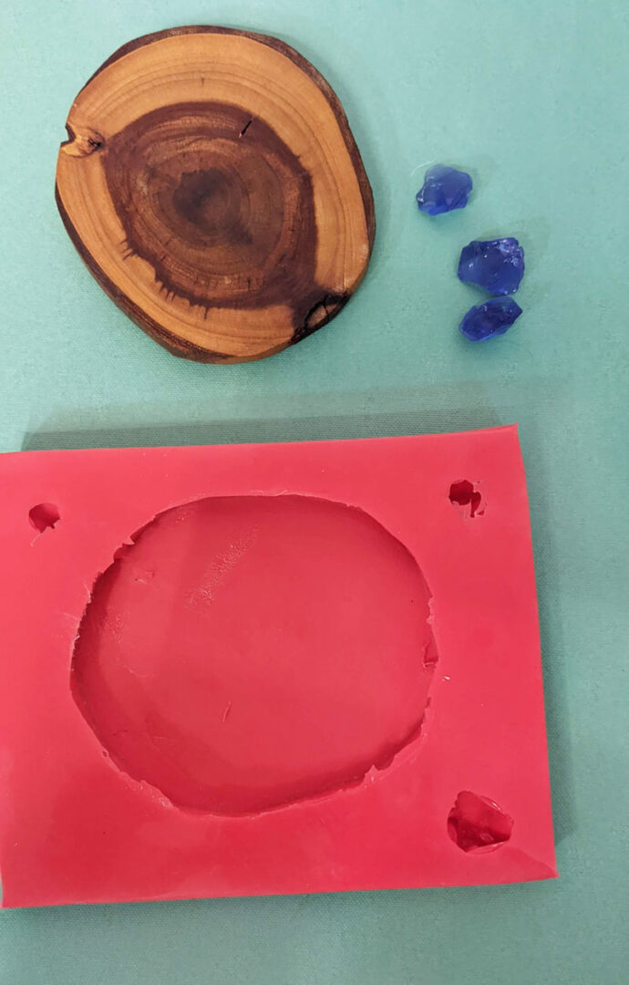 How to Make a Mold for Epoxy Resin Casting * Moms and Crafters