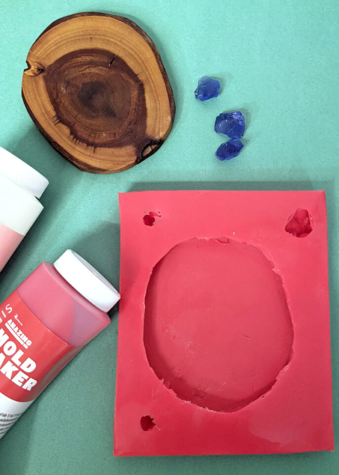 How to Make a Mold for Epoxy Resin Casting * Moms and Crafters