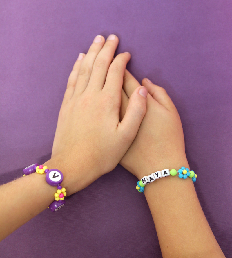 DIY Daisy Chain Bracelet – Kid Made Modern