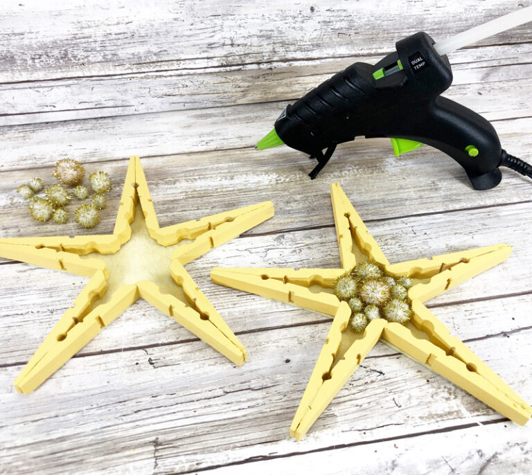 Clothespin Star Ornament * Moms and Crafters