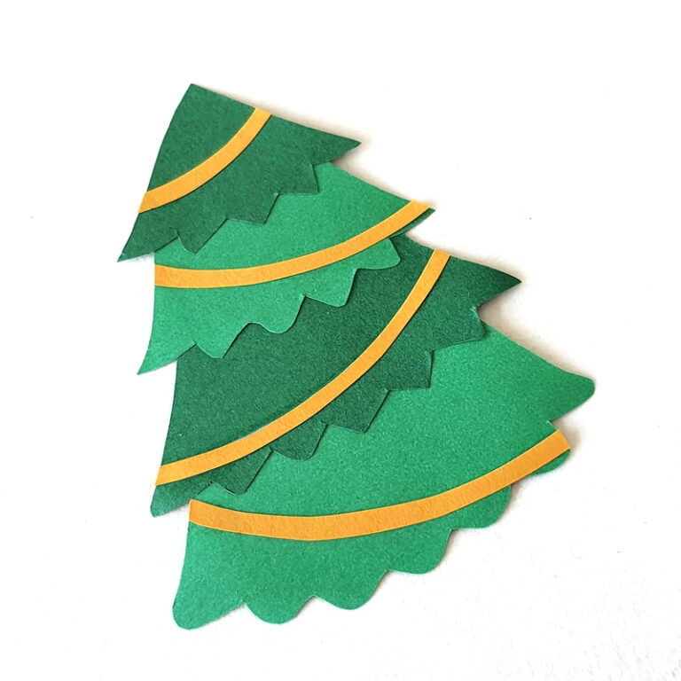 Paper Christmas Tree that Stands! * Moms and Crafters