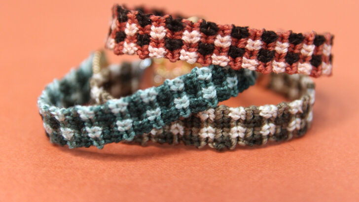 Buffalo Plaid Friendship Bracelet Pattern