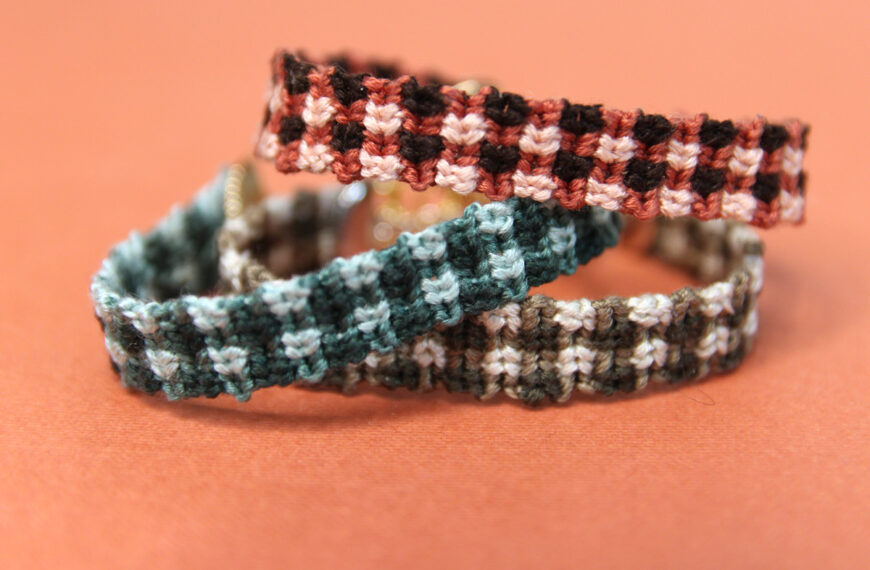 Buffalo Plaid Friendship Bracelet Pattern