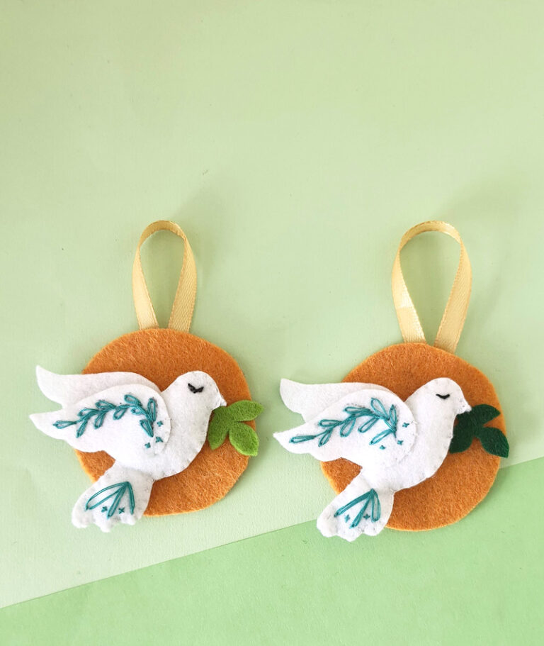 Felt Dove Ornament Free Pattern * Moms and Crafters