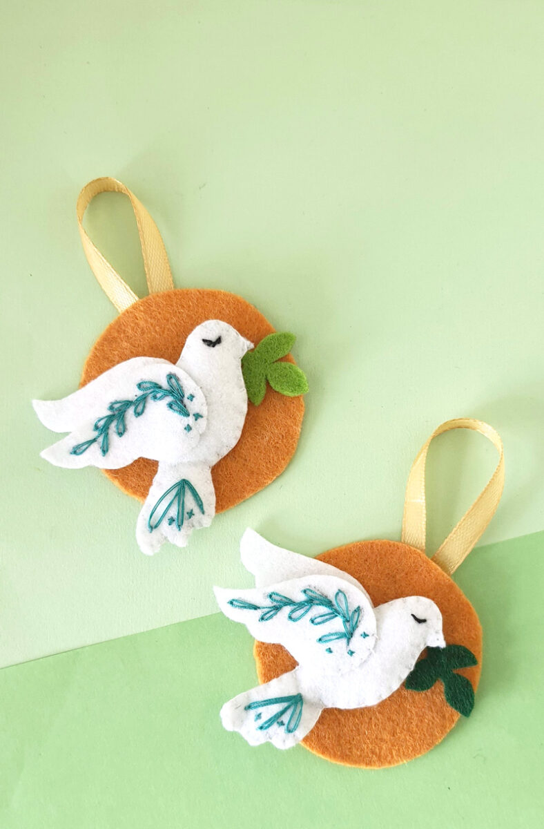 Felt Dove Ornament Free Pattern * Moms and Crafters