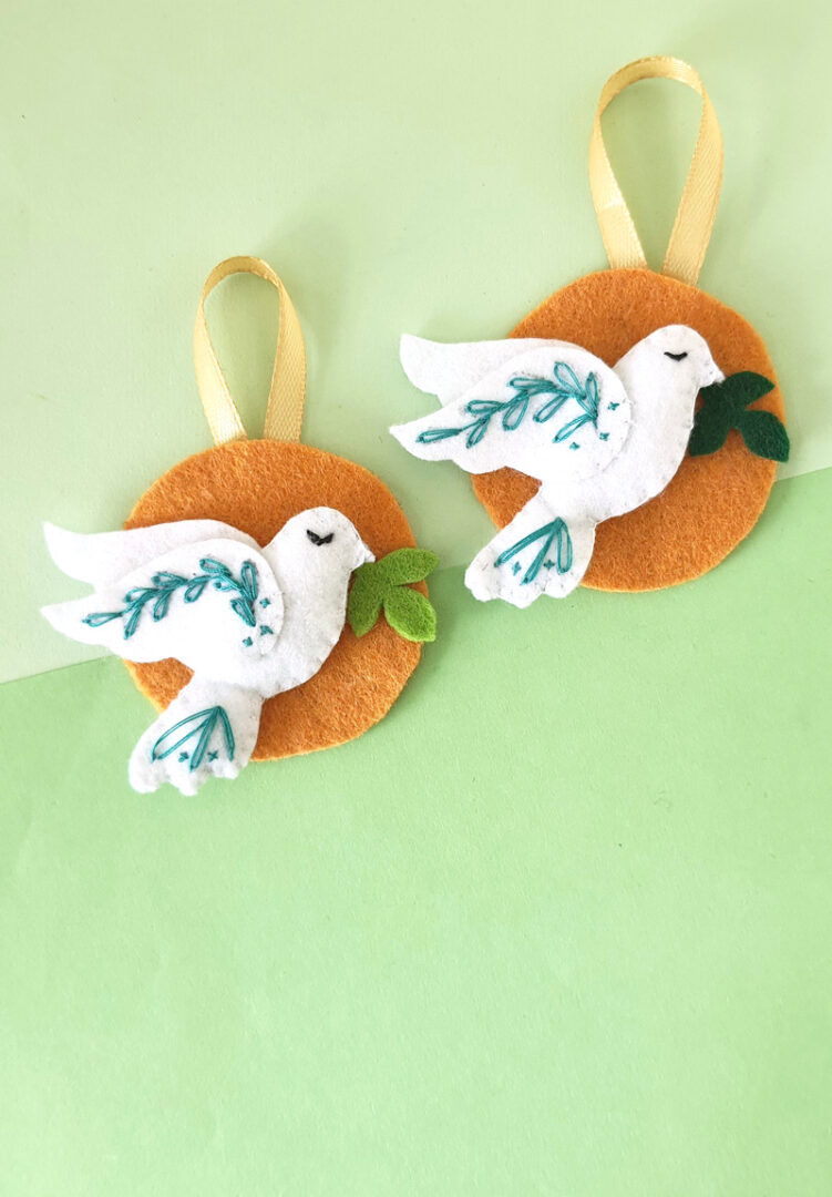 Felt Dove Ornament Free Pattern * Moms and Crafters