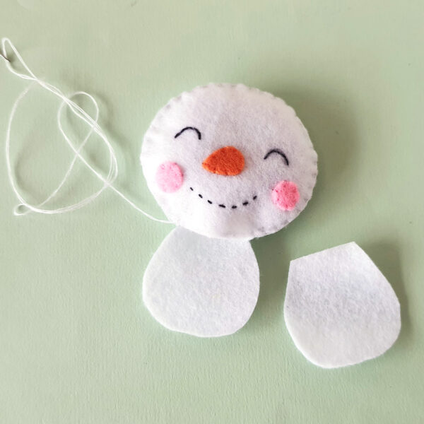 Felt Snowman Ornament Free Pattern * Moms and Crafters