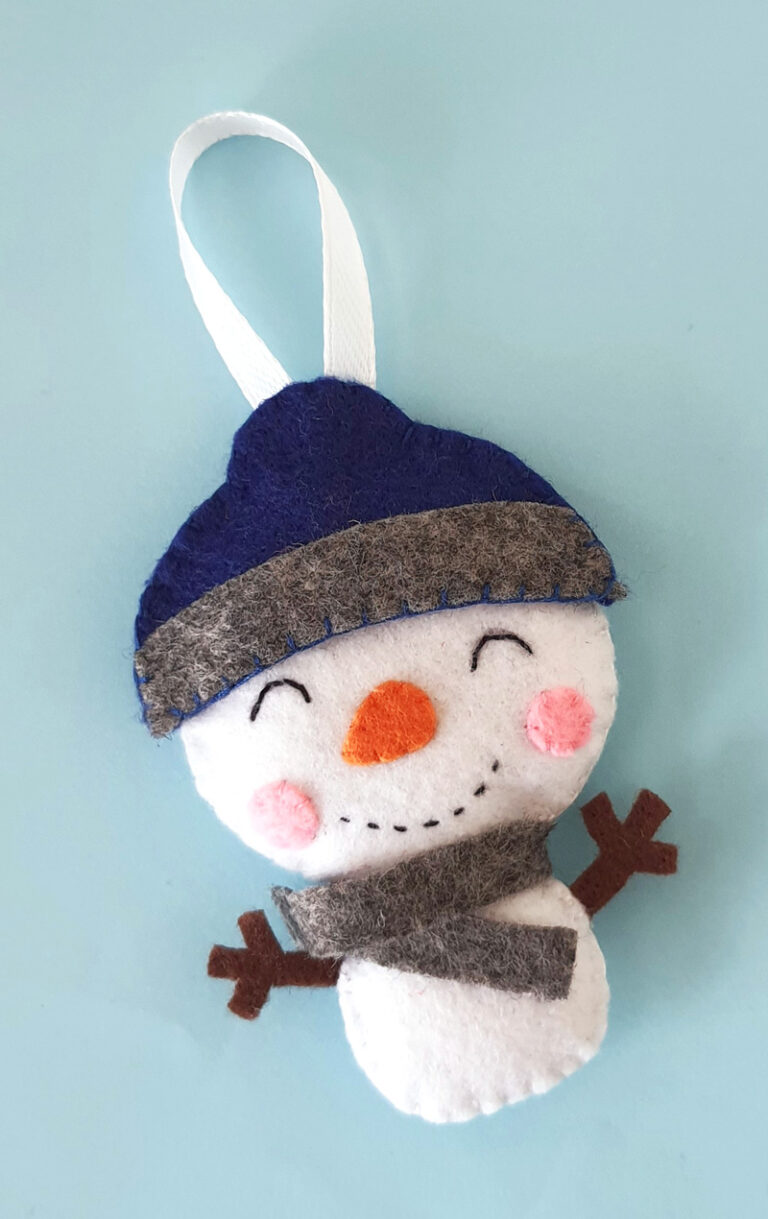 Felt Snowman Ornament Free Pattern * Moms and Crafters