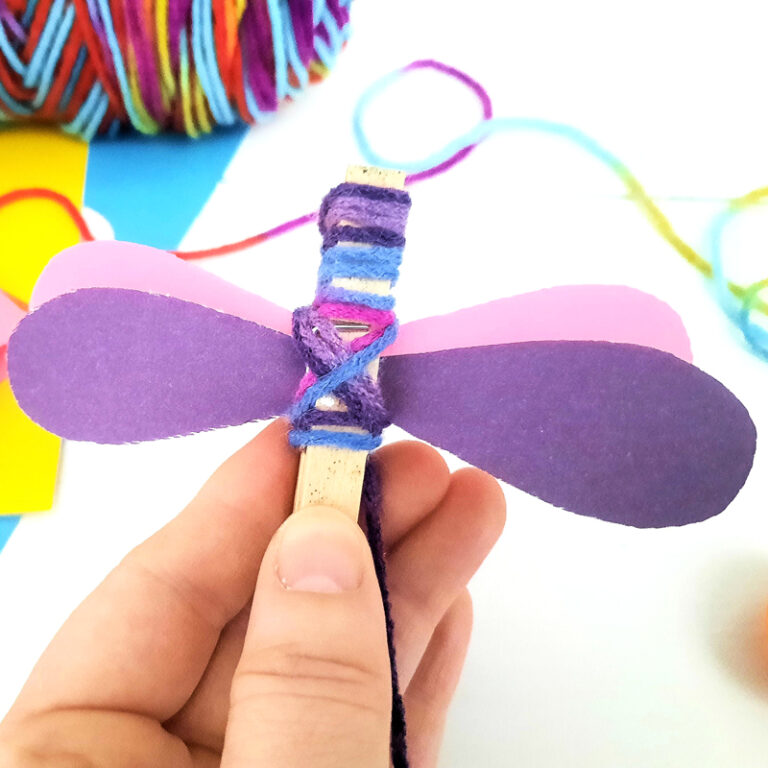 Yarn Wrapped Clothespin Dragonfly * Moms and Crafters