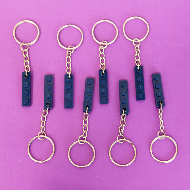 DIY LEGO Keychain using real bricks! * Moms and Crafters