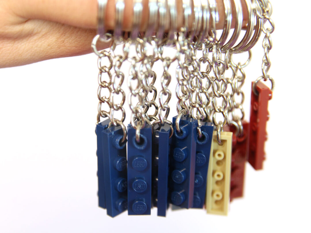 DIY LEGO Keychain using real bricks! * Moms and Crafters