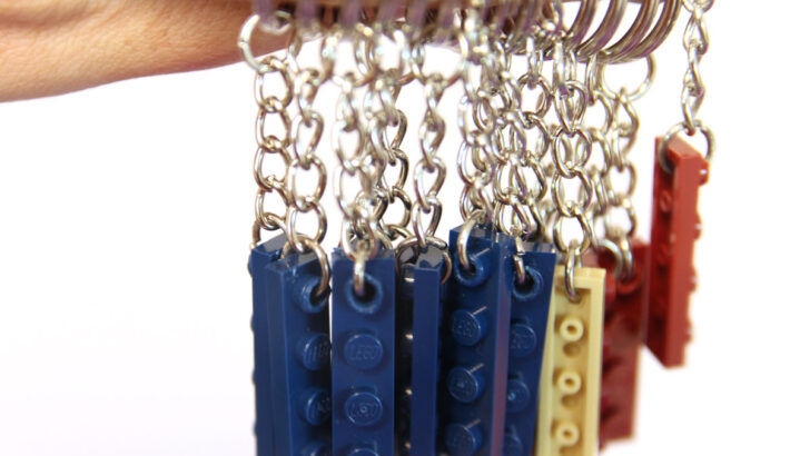 DIY LEGO Keychain using real bricks!
