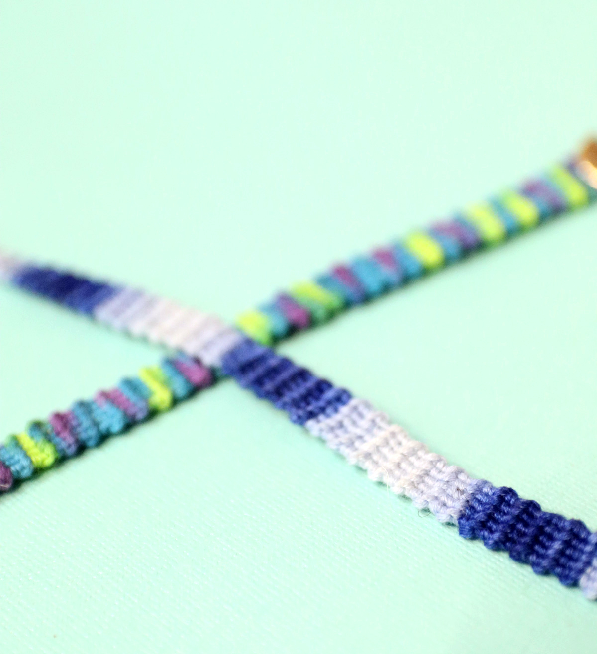 Horizontal Stripe Friendship Bracelets * Moms and Crafters